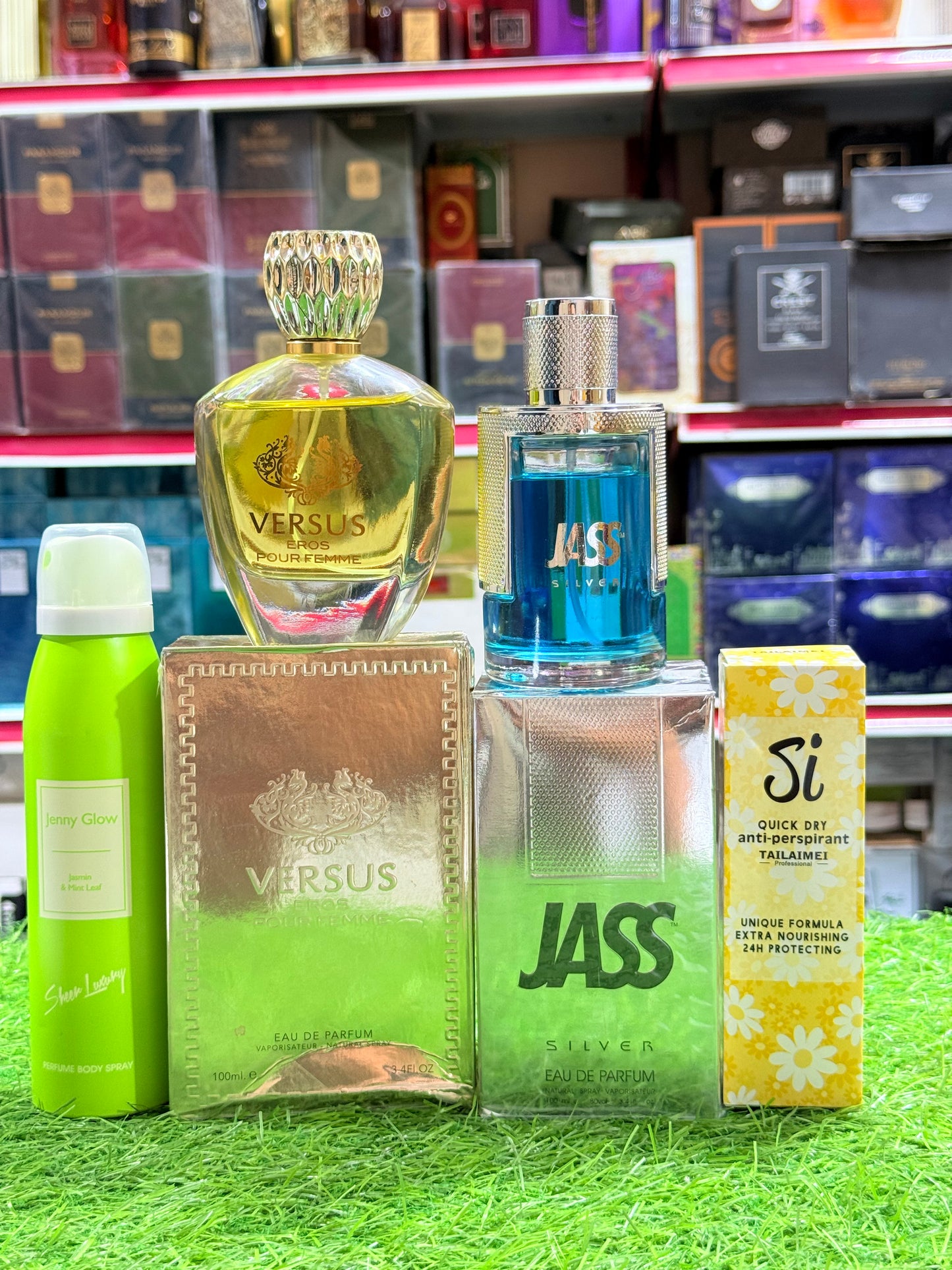 4 Perfumes in one perfume price (allow to open)