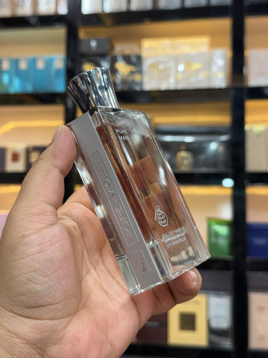 This is a men’s perfume called “Pure Violet Man” (Eau de Parfum – 100ml French avenue (allow to open